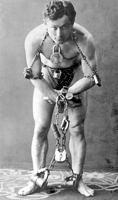 Harry Houdini | By McManus-Young Collection (Library of Congress) [Public domain], via Wikimedia Commons