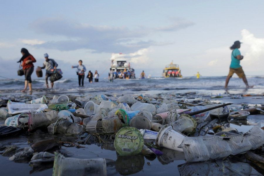 Amid Bali trash crisis, local heroes fight to keep island clean | MY HERO