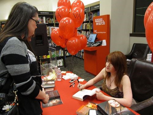 Richelle Mead Book Signing