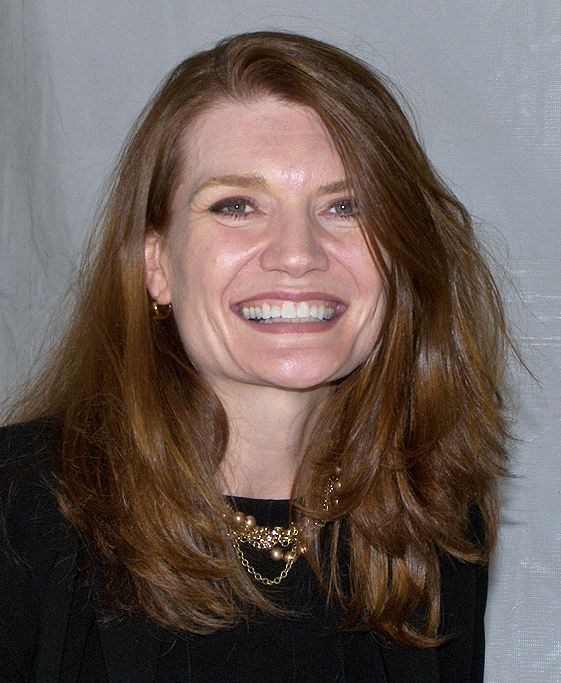 Author Jeannette Walls urges local students to share their stories