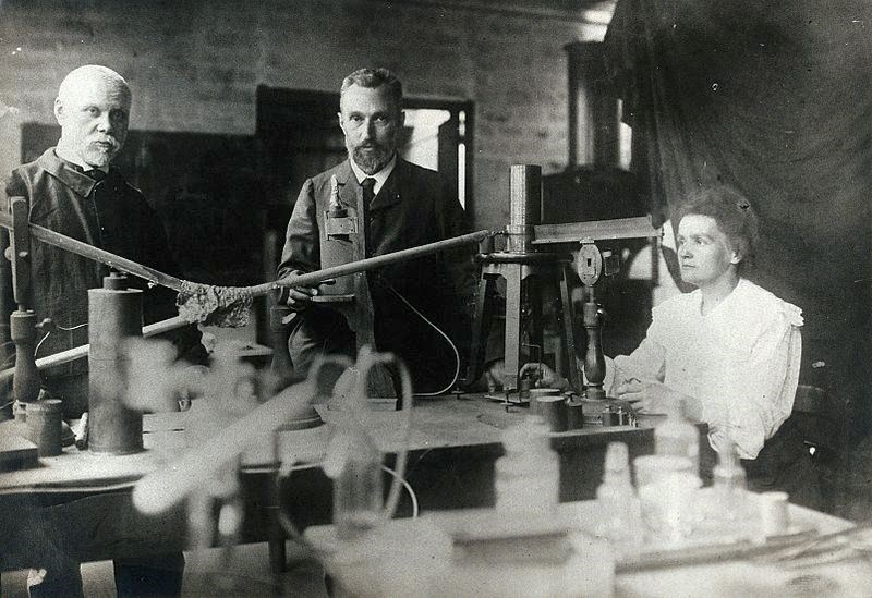 Marie and pierre curie. Пьер Кюри. Пьер Кюри фото. Братья Кюри.