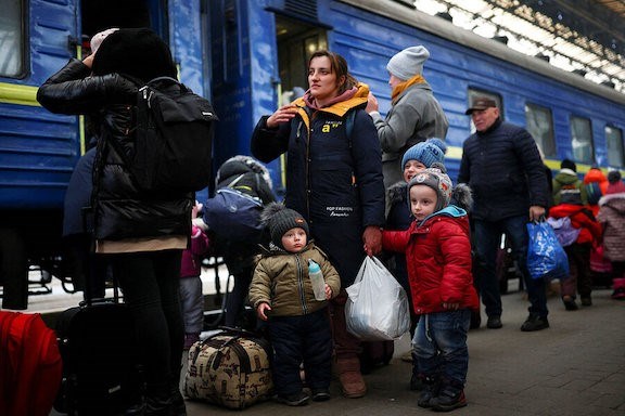 Picture of Ukrainian refugees push westward, feeling both relief and sorrow