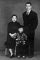 Jackie's Family <br>(http://www.jackiechan.com/<br>about_jackie/about_jackie.html)