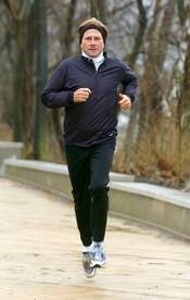 Joe Hale running in a marathon (www.wcpo.com/news/2005/ local/01/26/marathons.html)