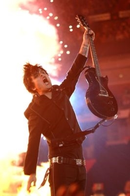 Rockin' it at the 2005 MTV Video Music Awards  (GreenDayAuthority.com)