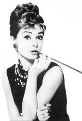 <a href=http://www.klangundkleid.ch/img/memorabilia/audreyhepburn/audrey-hepburn-portrait.jpg>Audrey in Breakfast at Tiffany's</a> 
