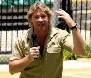 <a href=http://upload.wikimedia.org/wikipedia/commons/2/2e/Steve_Irwin.jpg>Steve Irwin</a>