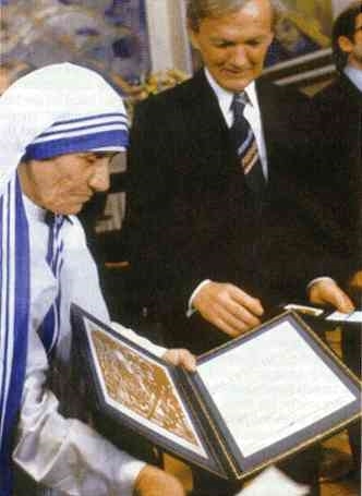 <a href=http://www.geocities.com/athens/academy/7786/mother1.jpg>Mother Teresa receiving the Nobel Peace Prize</a>