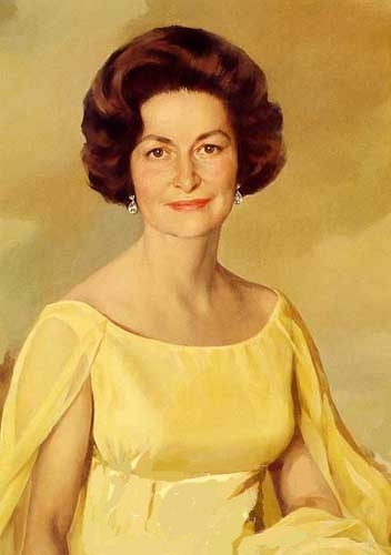 <a href=http://www.whitehousehistory.org/04/subs_pph/images/uploads/36/162.jpg>Portrait of Lady Bird </a>
