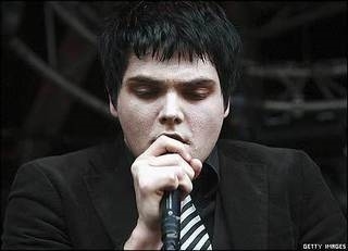(http://news.bbc.co.uk/media/images/<br>42511000/jpg/_42511605_nme_gerardmcr_getty.jpg)