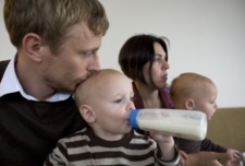 Jeff Carroll, wife Megan, twins Elijah & Billie (From Globe and Mail)