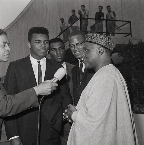 <a href=http://www.newislamicempire.com/image/users/40788/ftp/my_files/MalcolmX%20and_MuhammadAli.jpg>Malcolm X is joined by the great Muhammad Ali </a>