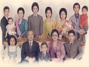 H.M.Soeharto and Family (www.yahoo.com)