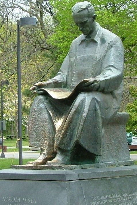 Nikola tesla statue in Niagara falls state park. (Wikipedia.)