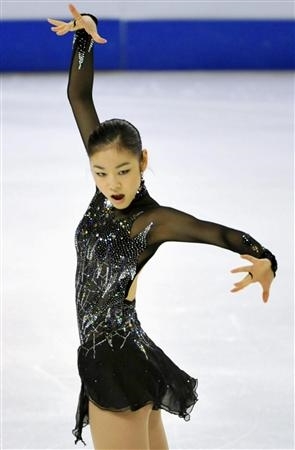 Yuna Kim's ending pose during a performance. (www.gatoko.com/category/all/10/212/239/324)