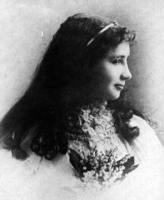 Helen Keller as a teenager. (http://www.sorbie.net/kelleryoungcrop.jpg)