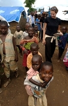 Angelina Helping in Namibia (www.pynkcelebrity.com/archives/11830)