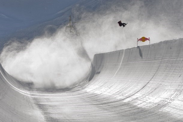 Shaun White's private halfpipe in Silverton, Colo (http://www.redbullusa.com/cs/RedBull/RBImages/000/000/475/868/photo610x343a/280209SB06.jpg)