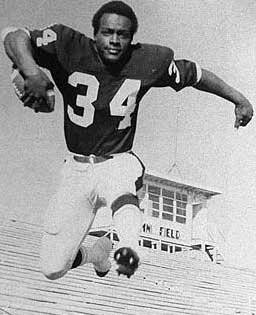 Walter Payton at Jackson State (http://www.walterpayton.info/pictures/)