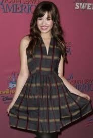 The photo were Demi's cut wrists were visible. 