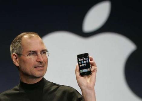 Jobs presenting the new iPhone (http://topnews.com.sg/images/steve-jobs_0.jpg (Jimmy Peterson ))