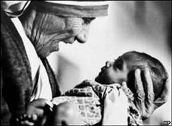 Mother Teresa holding a baby (http://www.motherteresa.org/13_anni/Reactionsandcomments.html ())