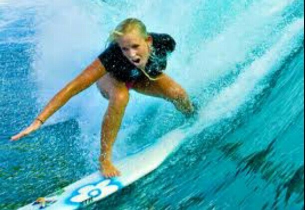 Bethany Surfing (http://mommylife.net/archives/2011/04/soul_surfer_-_b.html)