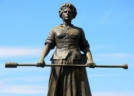 A statue of Molly Pitcher (colonialbytes.blogspot.com ())