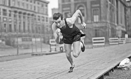 Louis Zamperini Running before the Olympics (http://www.chnarmy.com/html/2011-01/10061.html ())