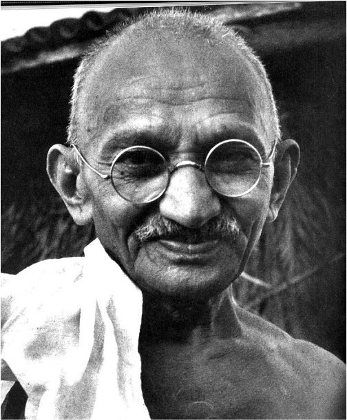 Mohandas Karamchand Gandhi (http://en.wikipedia.org/wiki/File:MKGandhi.jpg ())