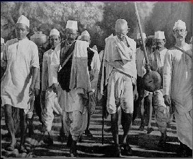 Gandhi and his followers on the Dandi March (http://freeindia.org/freedom_fighters/page2.htm ())