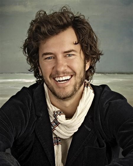 Blake Mycoskie (www.marketingapoalypse.com ())