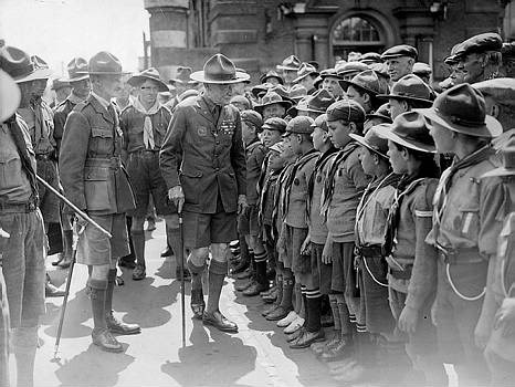 Powell with boys in scouting (http://www.wrightwoodcalif.com/forum/index.php?top (Graham Ranch))
