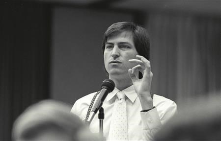 Steve Jobs speaking at a Seminar (Google Images (galleryhip.com))