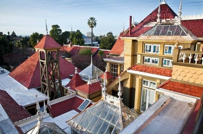 Sarah Winchesters house (http://hybridtechcar.com/mystical-winchester-house ())