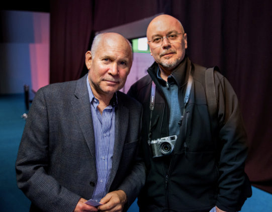 McCurry posing with a lifelong fan, Ian Frankish (https://thedayszoompast.wordpress.com/tag/steve-mccurry/)