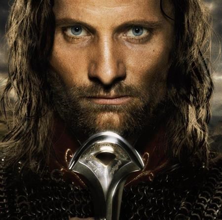 Viggo Mortensen played Aragorn in the movie (fr.jrrtolkien.wikia.com (New Line Cinema, WingNut Films, The Saul Zaentz Co))