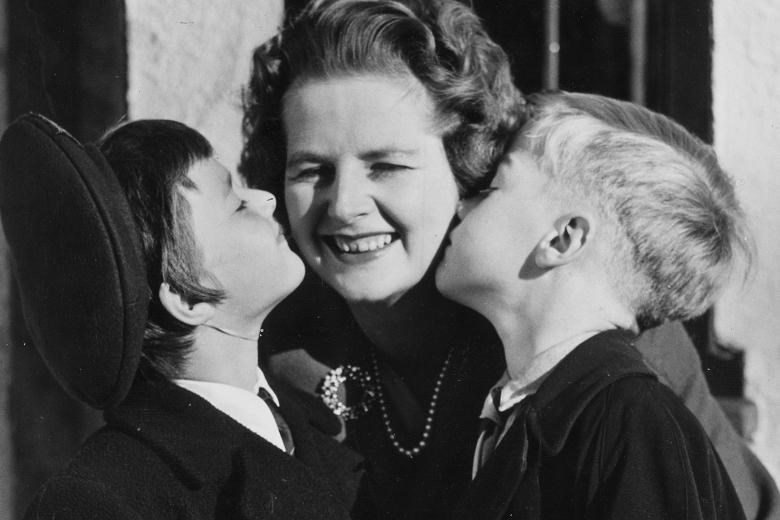 Margaret Thatcher with her children Mark and Carol (http://www.thetimes.co.uk/tto/multimedia/archive/0 ())