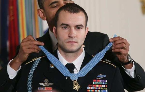 A picture of Salvatore Giunta with President Obama (Google images  (J. Scott Applewhite))