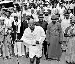 Gandhi leading a rally (http://www.thehindu.com/todays-paper/tp-national/t ())