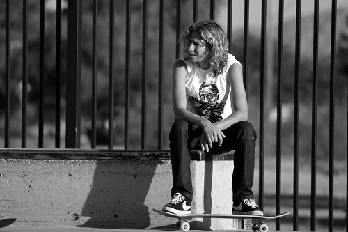 Elissa Steamer with her skateboard (http://thecitylovesyou.com/urban/elissa-steamer-ep (Por Aslan))