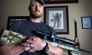 Chris Kyle holds the rifle he used in war (theguardian.com (Paul Mosely))