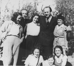 Schindler and some of the Jews he saved   