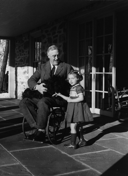 This is Franklin in his wheelchair with his family (http://media1.shmoop.com ())
