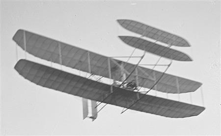 1905 Wright Glider with Orville at the controls (wright-brothers.org ())