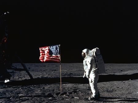 Neil Armstrong on the Moon (http://m.bergendispatch.com/ ())