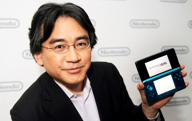 Satoru Iwata at a 3DS press conference (GameSpot (Eddie Makuch))