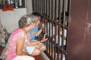 Margaret visiting the prisons with a guest. (http://www.handtohandpattaya.com/what-we-do/prison (Hand to Hand Foundation))