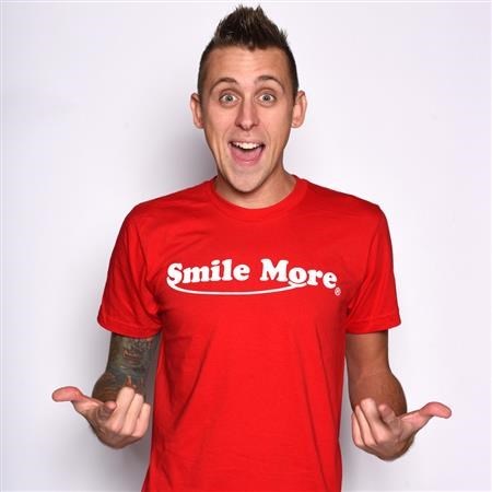 Roman Atwood Posing For A Picture (http://romanatwood.com/ (Roman Atwood))