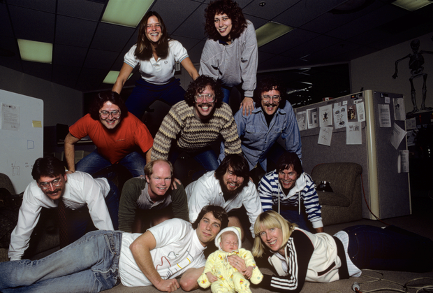 Susan Kare and her partners in a human pyramid (https://www.htagg.com ())